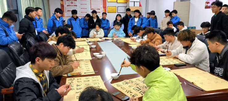 機(jī)電汽車工程系舉辦“翰墨歌盛世，青春頌黨恩”校園書法大賽初賽