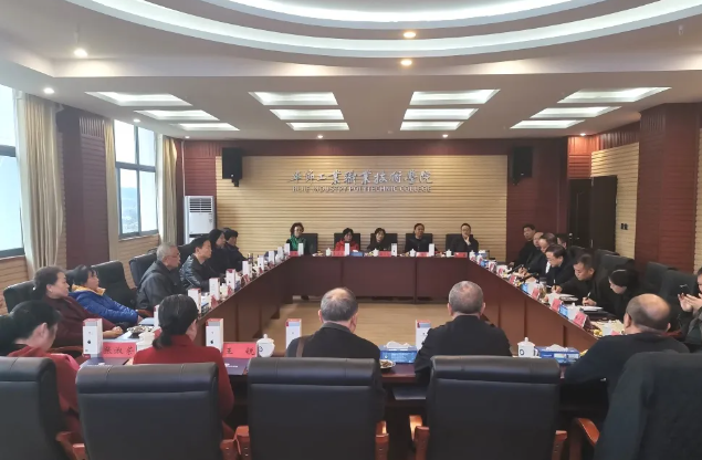 情系桑榆重晚晴 尊師敬老暖人心  學院召開離退休領(lǐng)導(dǎo)、教師座談會