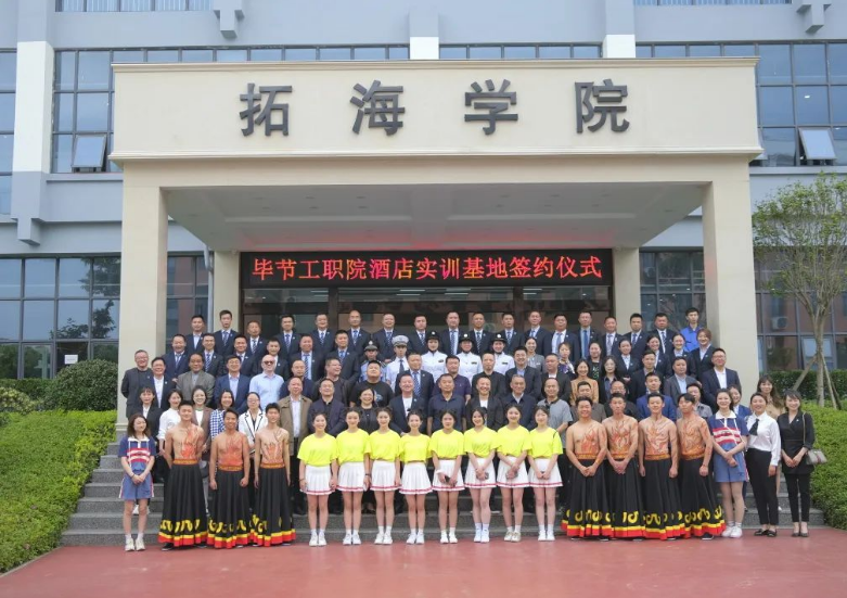 乘勢揚帆再啟航——拓海學(xué)院成立一周年，故事還在繼續(xù)