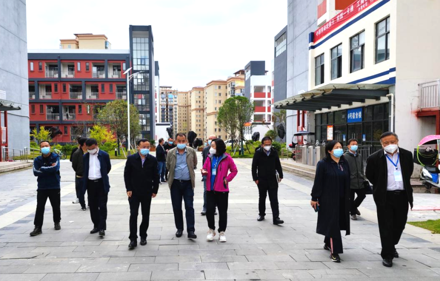 畢節(jié)市人民政府辦公室副主任金莉、畢節(jié)市教育局副局長何友國一行到我院檢查指導疫情防控工作
