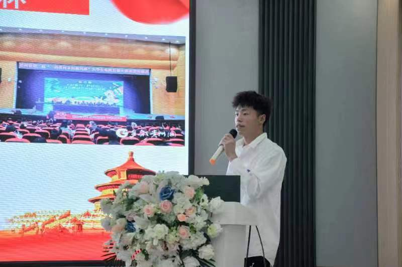 2021-2022學年國家獎學金獲得者個人事跡專欄第一期——黃杏、譚程慧