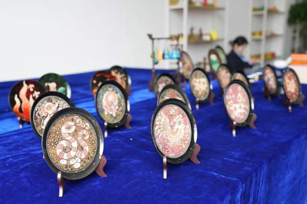 競賽進(jìn)行時｜我院開展黔西北民族民間工藝技藝體驗活動，技能大賽與文化傳承同行